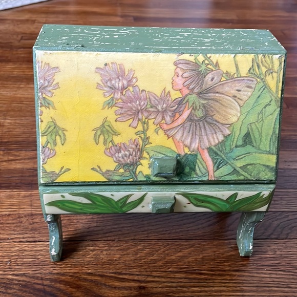 Keepsake/ Jewelry Wooden Box 8” X 7 3/4”